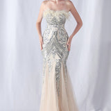 Vestido de noche con lentejuelas y plumas de avestruz