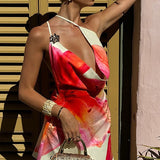 Minivestido sexy estampado con cuello vuelto y hombros descubiertos.