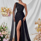 Vestido de noche con paneles de malla con lentejuelas.