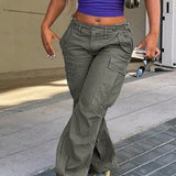 Pantalones cargo de verano con corte ajustado y piernas rectas.