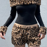 Conjunto de dos piezas de polar con estampado de leopardo y diseño de hombros descubiertos