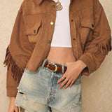 Chaqueta casual con flecos y hombros caídos.