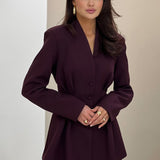 Blazer con escote en pico y detalle en la cintura