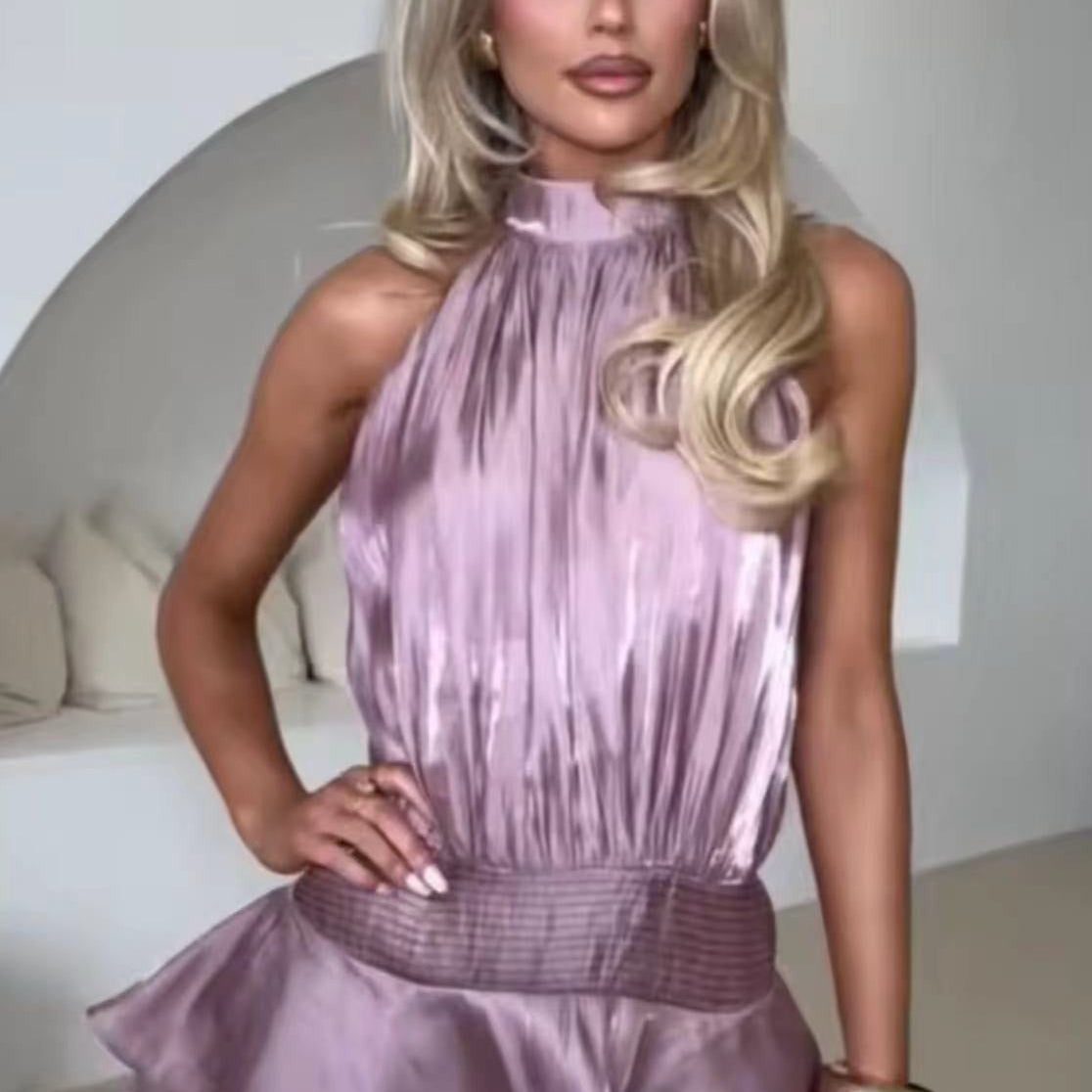 Elegante minivestido sin espalda en satén jacquard a rayas