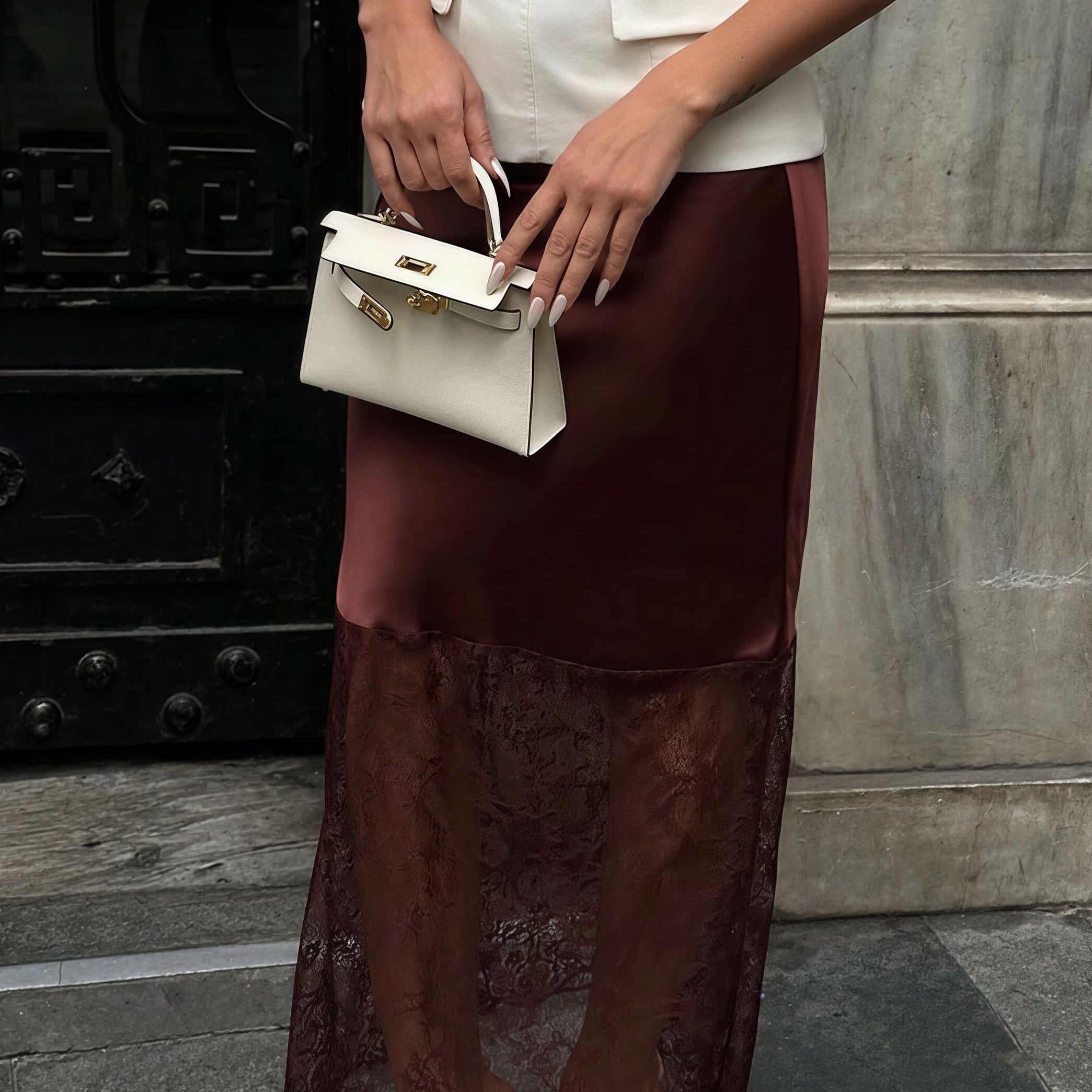 Falda midi ajustada con patchwork de encaje vintage