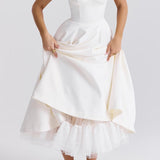 Vestido de noche largo con escote en pico y detalles abullonados
