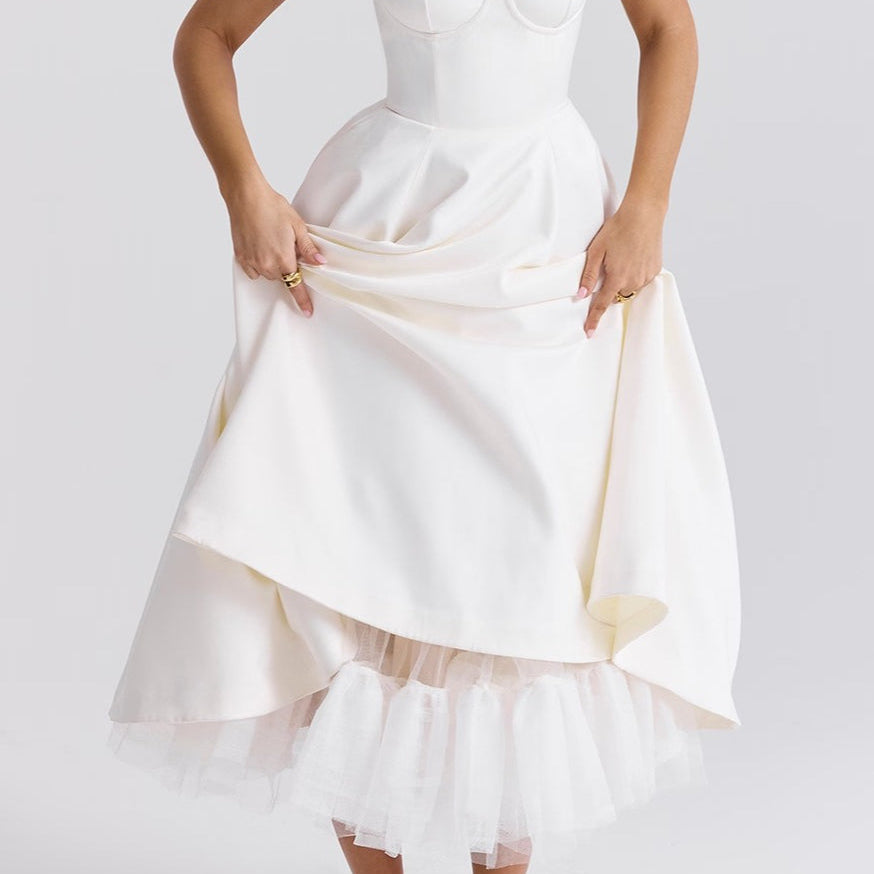 Vestido de noche largo con escote en pico y detalles abullonados