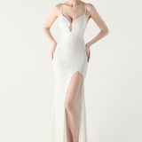 Vestido maxi sirena con lentejuelas y tirantes cruzados, escote en pico.