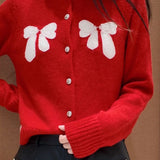 Chaleco de punto rojo con pajarita