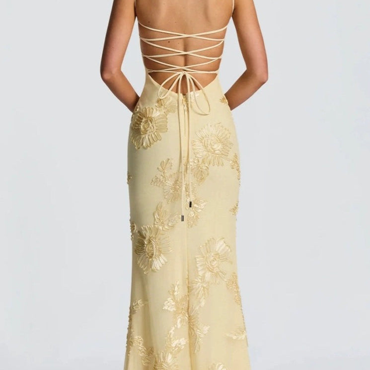 Vestido largo sin tirantes bordado con flores