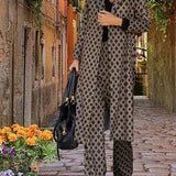 Thea - Un atuendo inusual para los amantes de la moda.