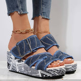 Sandalias de cuña para mujer - Denim deshilachado - Suela alta estampada - Punta abierta