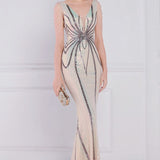 Vestido de noche sirena con lentejuelas y cuentas florales.