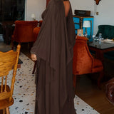 Elegante conjunto de dos piezas sin espalda con bufanda transparente y chal.