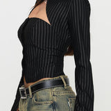 Blusa de rayas con cuello abotonado y mangas largas caladas