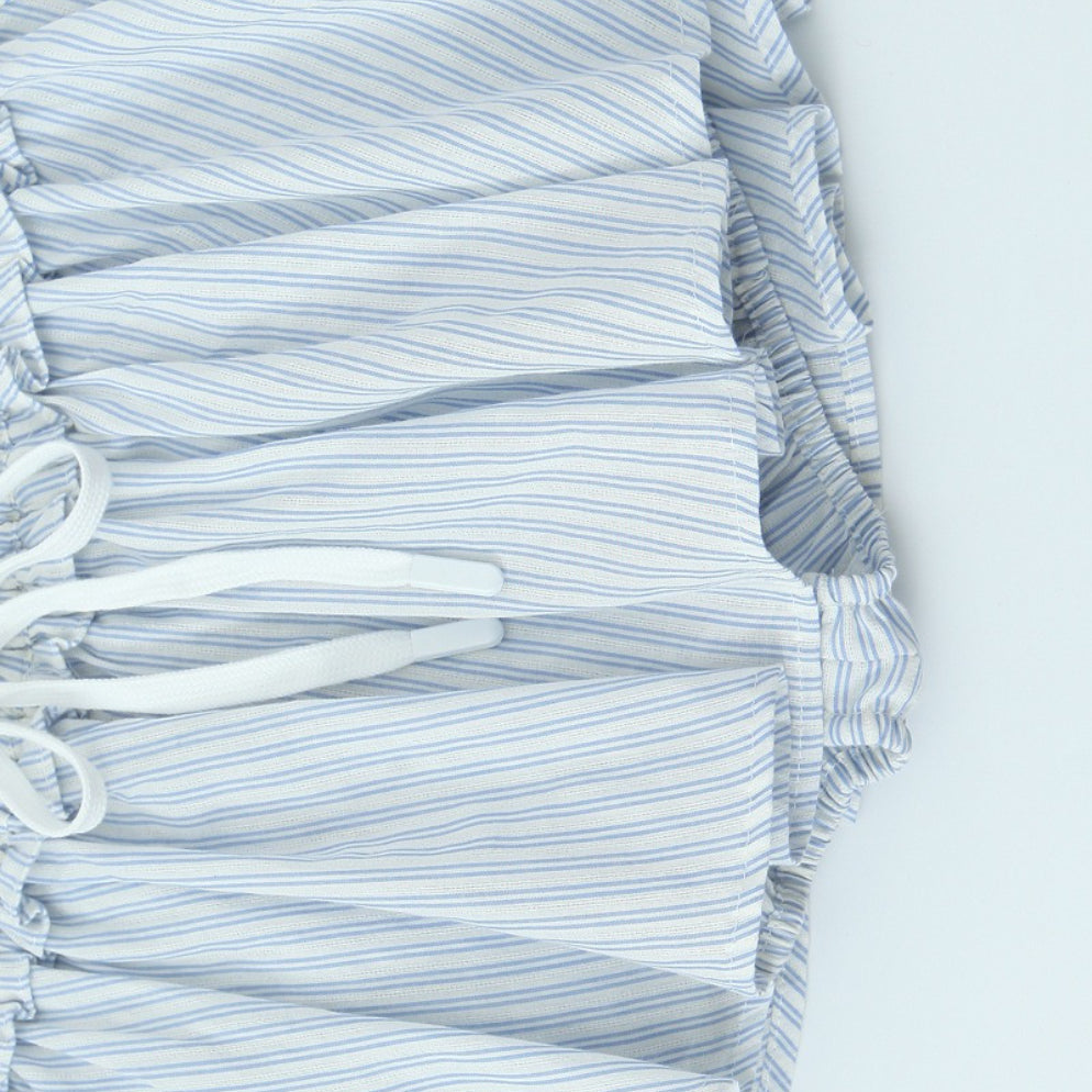 Conjunto de camisa de manga larga a rayas y minifalda de cintura alta con lazo delantero