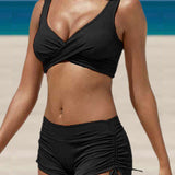 Conjunto de bikini para mujer: top retorcido, shorts fruncidos ajustables y tejido elástico.