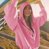 Sudadera corta lisa con cordón, estilo deportivo.