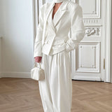 Blazer corto con cintura ajustada