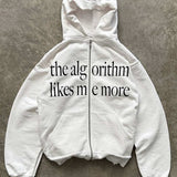 Sudadera con capucha elegante con un divertido estampado de letras y bloques de color.