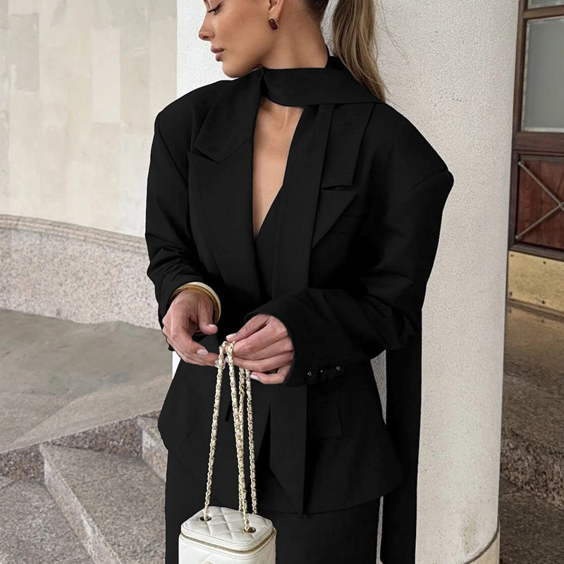 Blazer corto con cintura ajustada