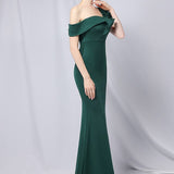 Vestido de noche largo estilo sirena con hombros descubiertos