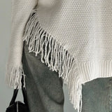 Blusa de punto asimétrica con flecos y cuello redondo