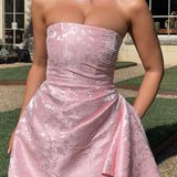 Vestido de noche mini sin tirantes de jacquard