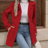Elegante chaqueta de mezcla de lana con solapas con muescas y botones.