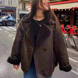 Chaqueta holgada forrada con piel sintética de oveja.