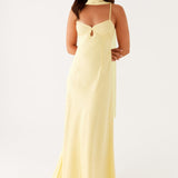 Vestido largo de satén con escote en pico y espalda abierta