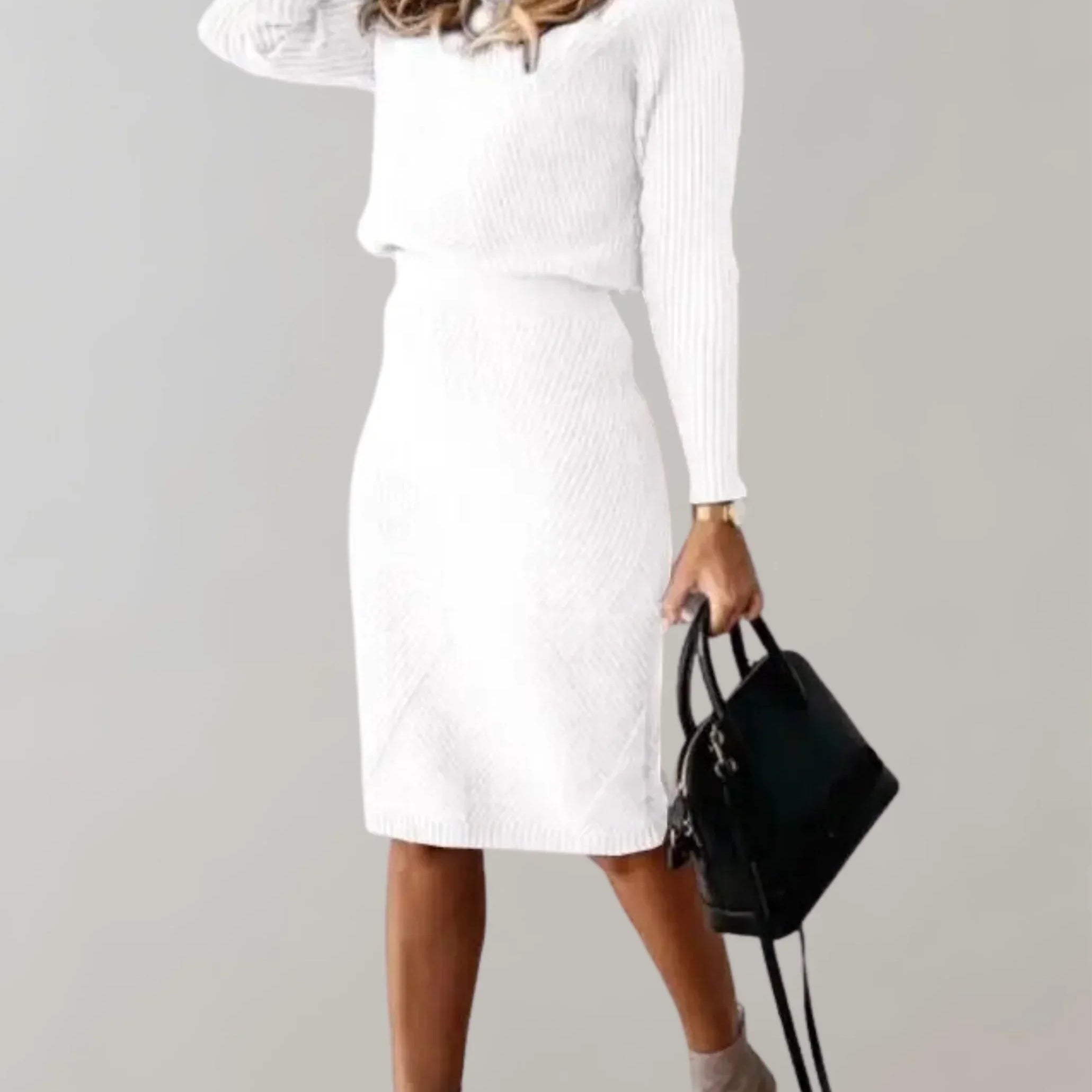Conjunto de dos piezas para mujer: corte ajustado, punto acanalado y elegante cuello alto.