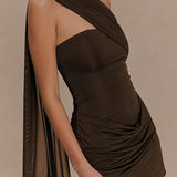 Vestido de noche mini, ajustado, fruncido y sin tirantes
