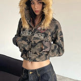 Sudadera con capucha y cremallera con bordado de camuflaje