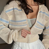 Sudadera con capucha de manga larga con cuello con cremallera y aberturas, rayas con bloques de color.