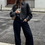 Chaqueta de cuero mate corta y holgada