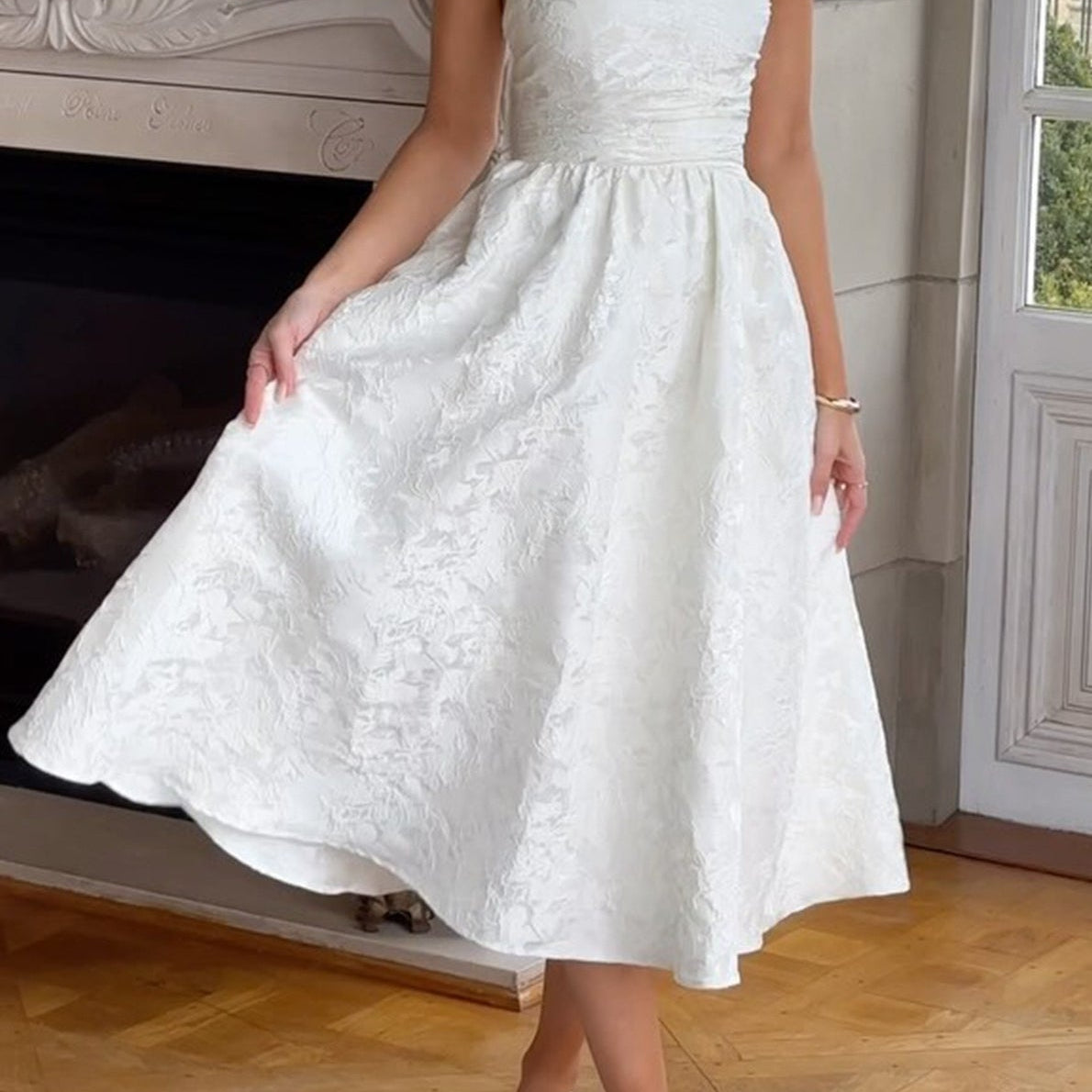 Elegante vestido de noche sin tirantes