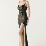 Vestido maxi sirena con lentejuelas y tirantes cruzados, escote en pico.
