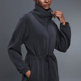 Chaqueta de largo medio con cuello alto y cintura con cordón Air Layer