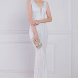 Vestido de noche sirena con lentejuelas y cuentas florales.