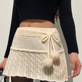 Falda de punto trenzado con pompones
