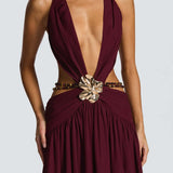 Vestido largo sin espalda con abertura, escote en V profundo, cuello halter y lazo.