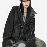 Chaqueta de trabajo con bolsillos, corte informal.