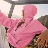 Sudadera corta lisa con cordón, estilo deportivo.
