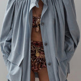 Chaqueta casual con detalles plisados
