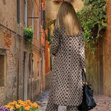 Thea - Un atuendo inusual para los amantes de la moda.
