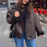 Chaqueta holgada forrada con piel sintética de oveja.