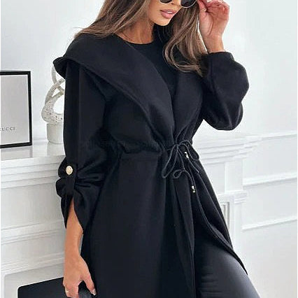 Gabardina con capucha y cinturón