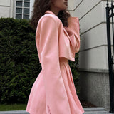 Conjunto de dos piezas: minifalda y blazer con solapas