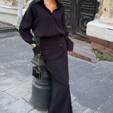 Conjunto de dos piezas: vestido camisero liso de manga larga, de estilo urbano elegante y creativo.